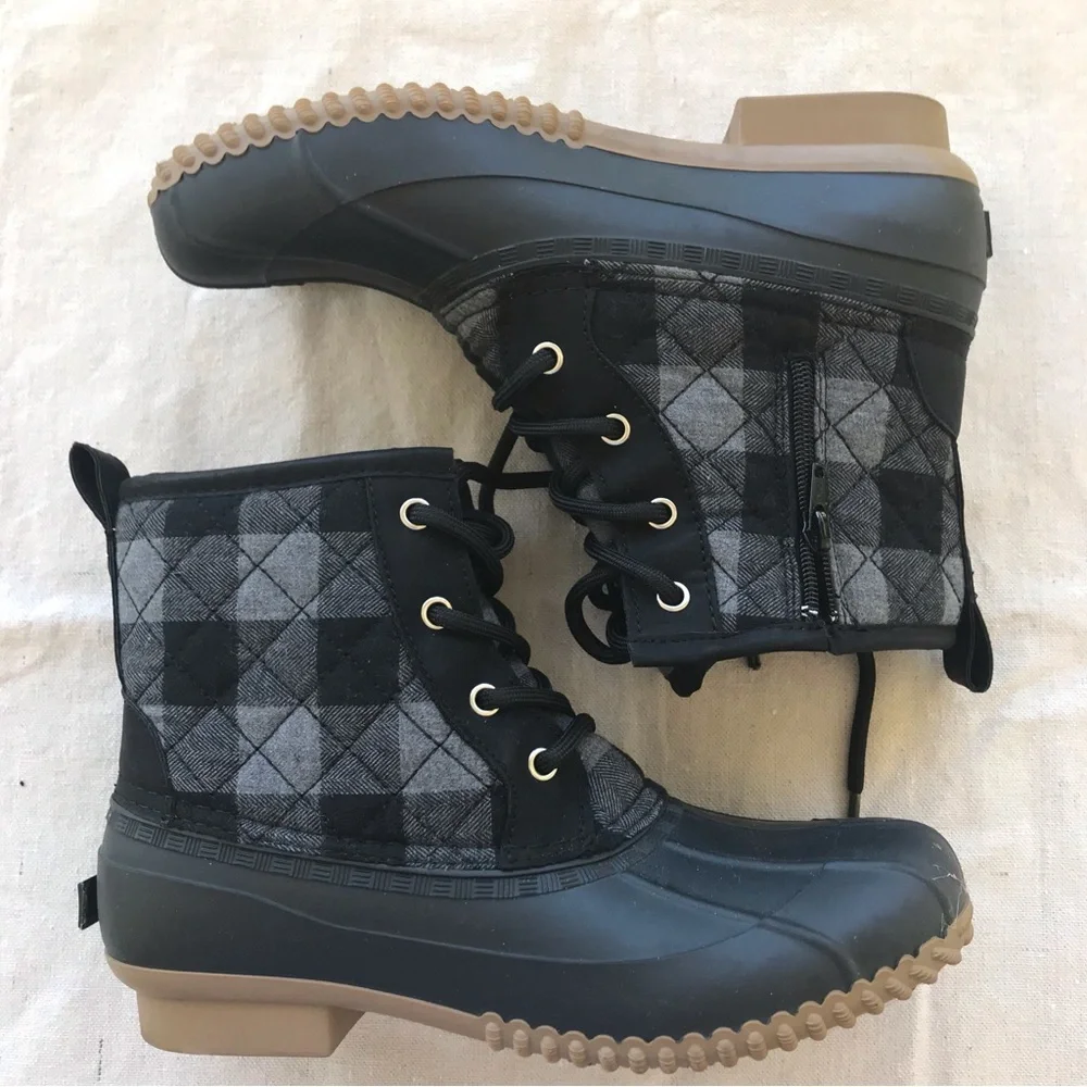 ISAAC MIZRAHI Reckless Waterproof Plaid Quilted Duck Boots size 8